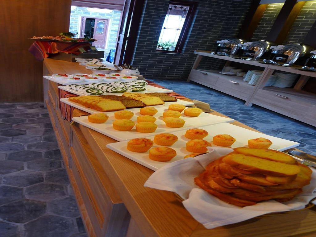 Lijiang Ivy Garden Resort Hotel Екстериор снимка