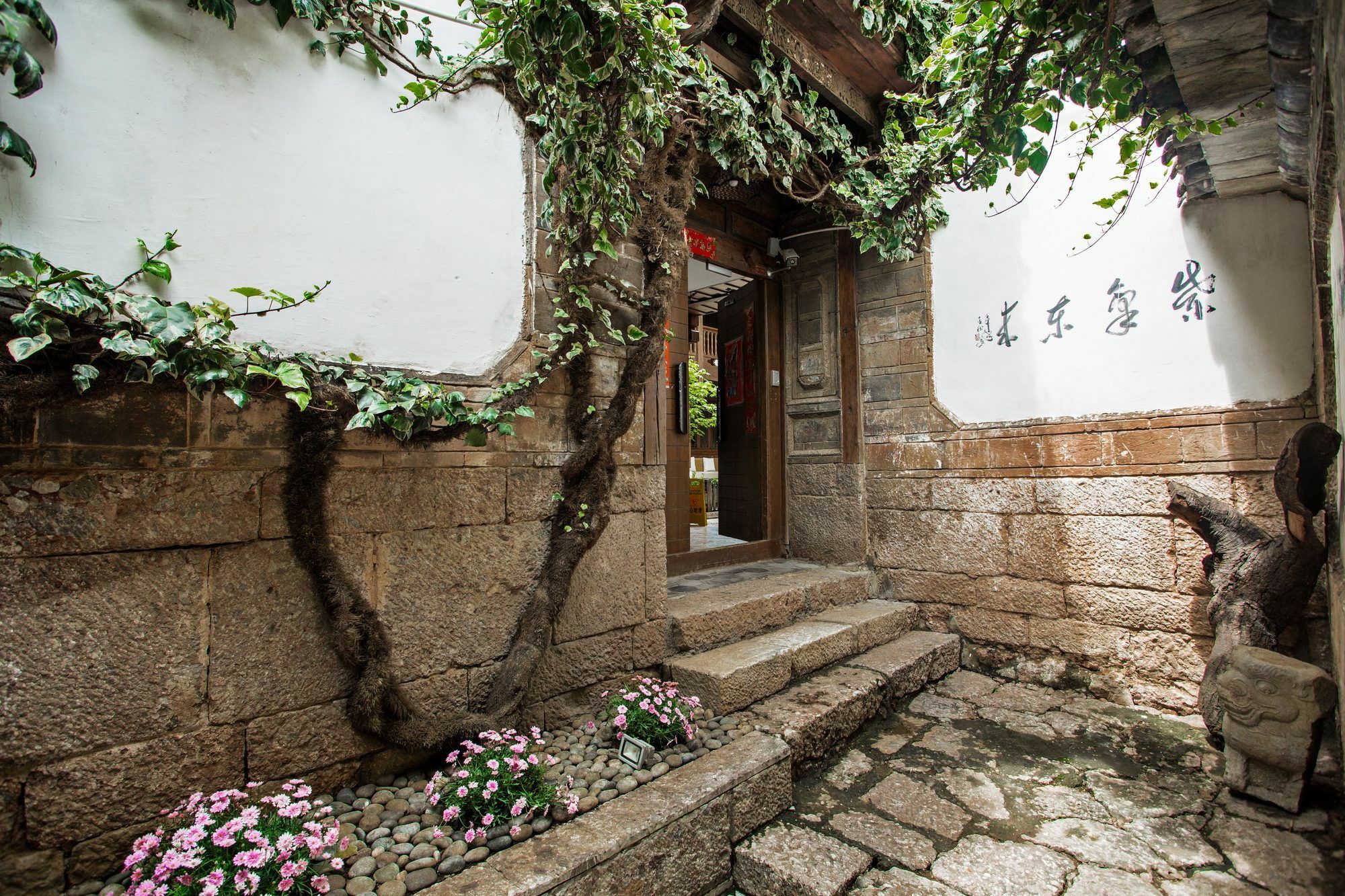Lijiang Ivy Garden Resort Hotel Екстериор снимка